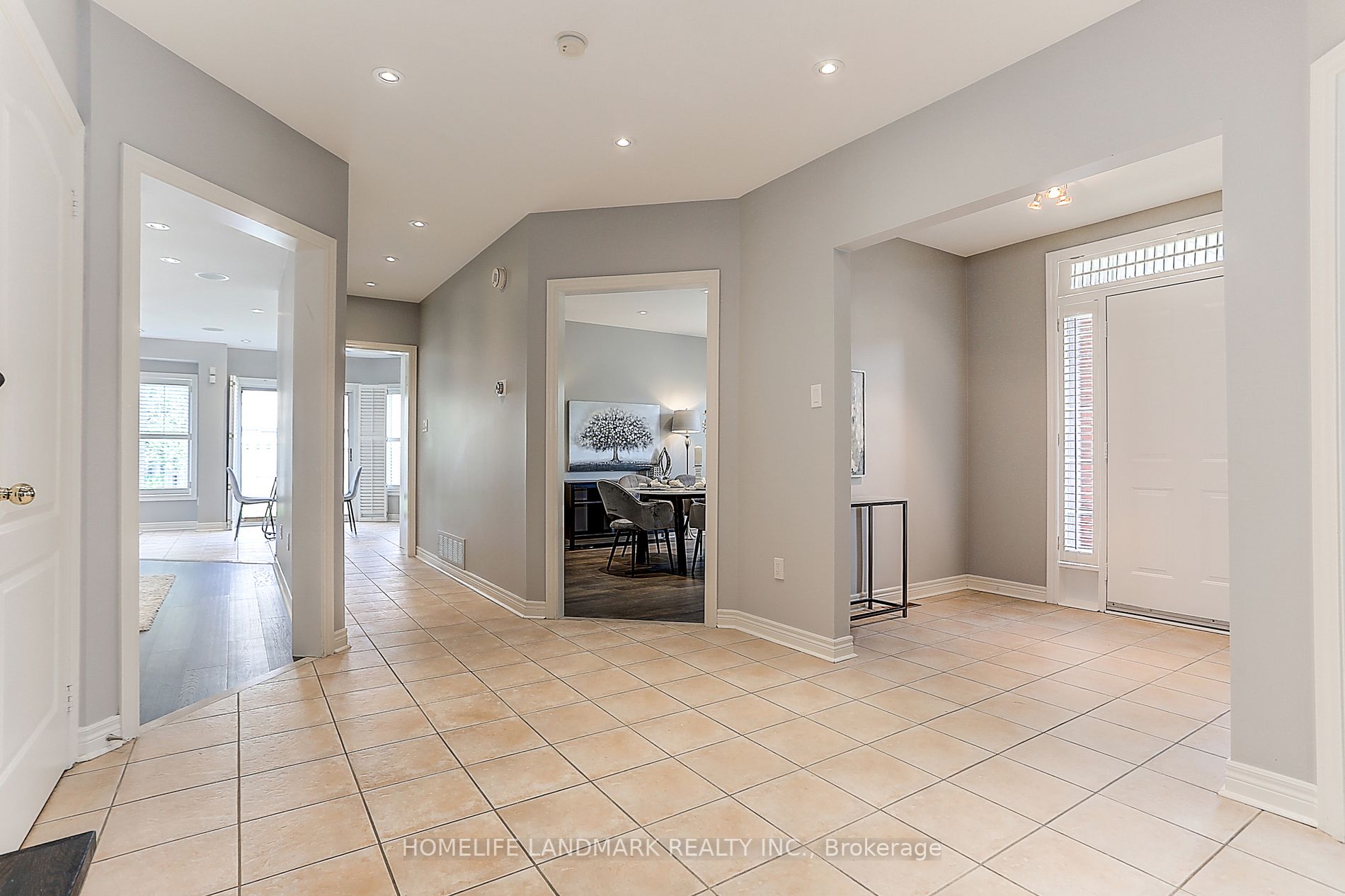 94 Desert View Crescent