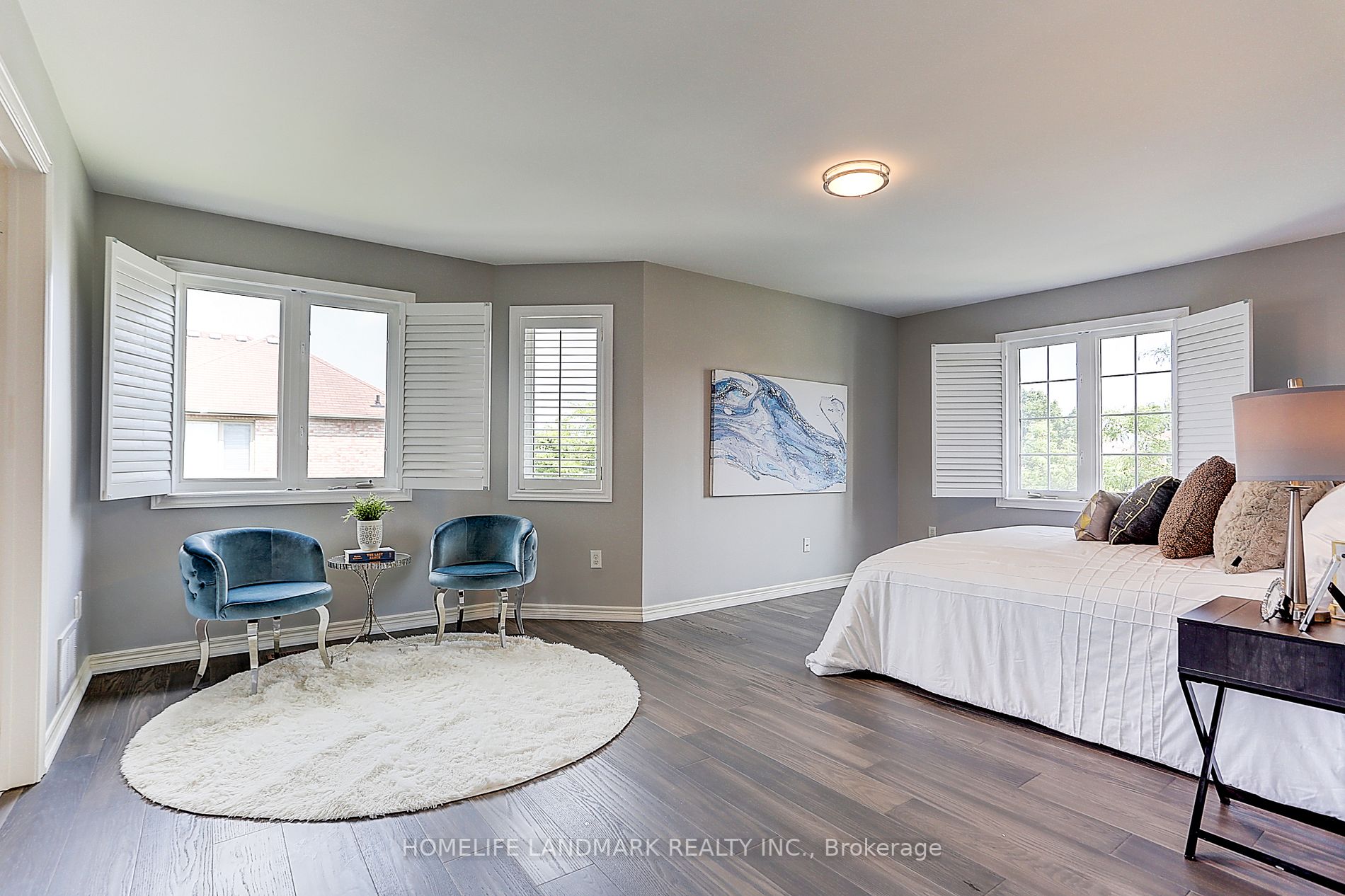 94 Desert View Crescent