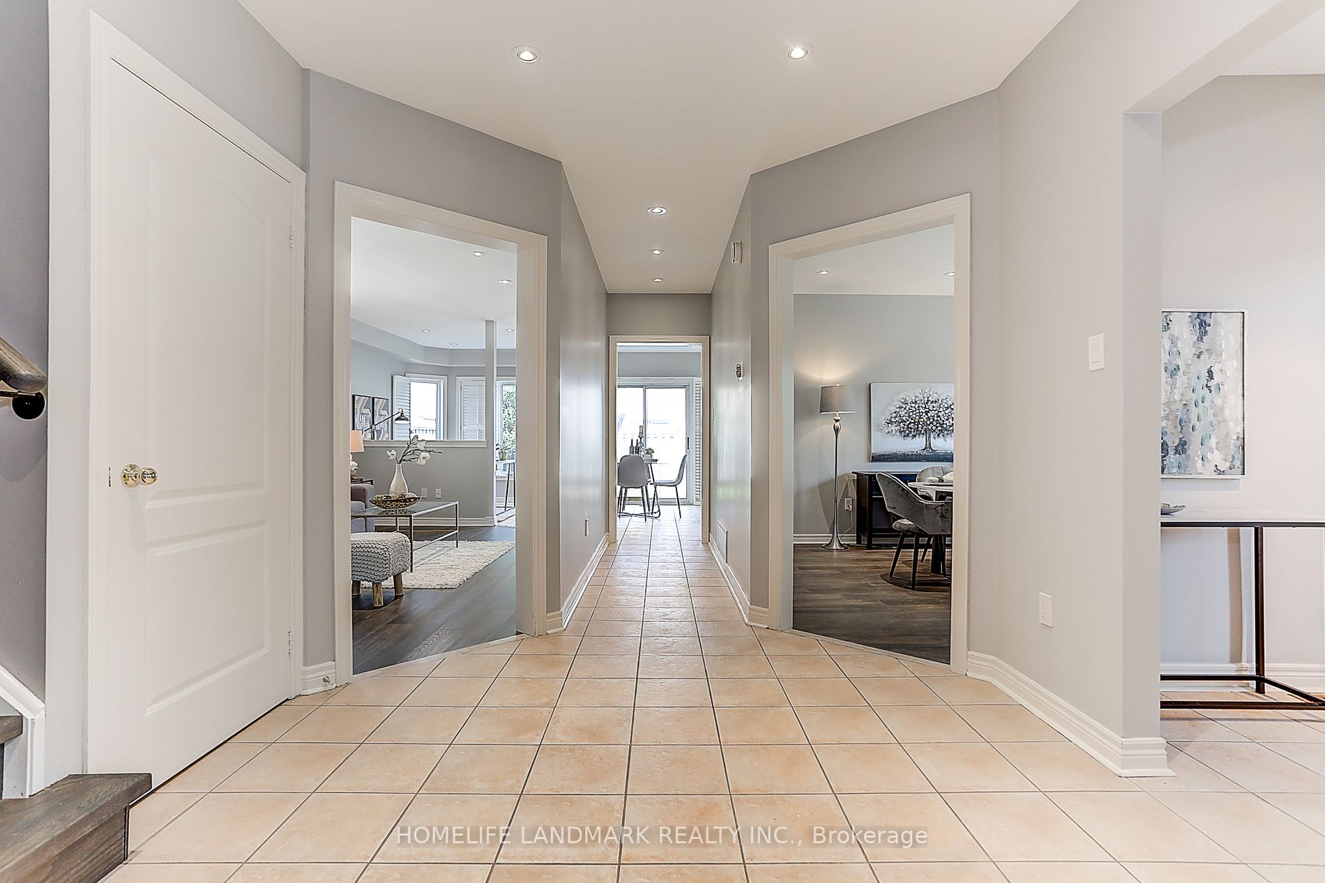 94 Desert View Crescent