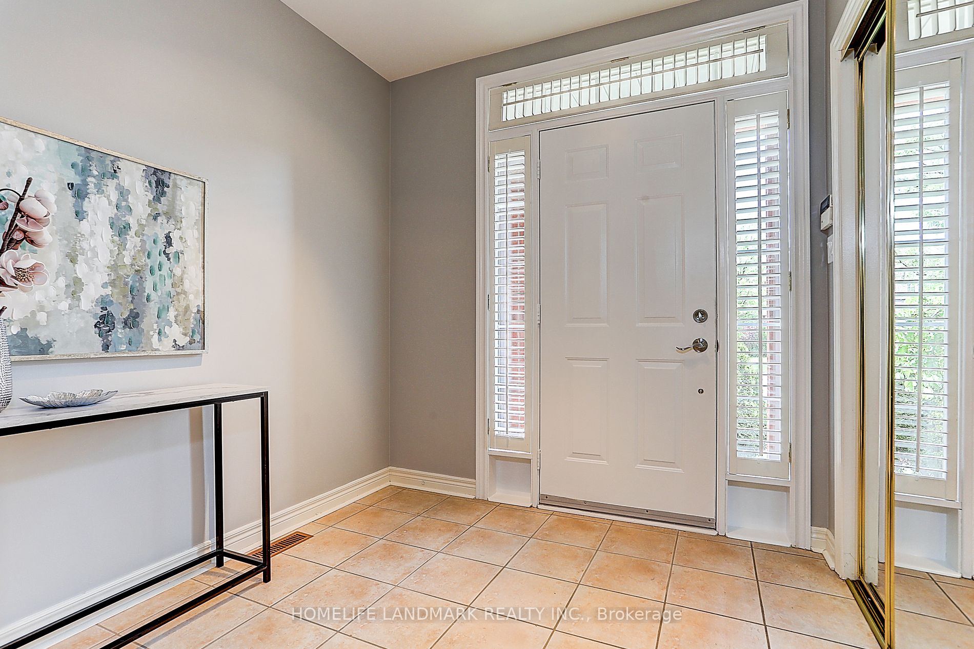 94 Desert View Crescent