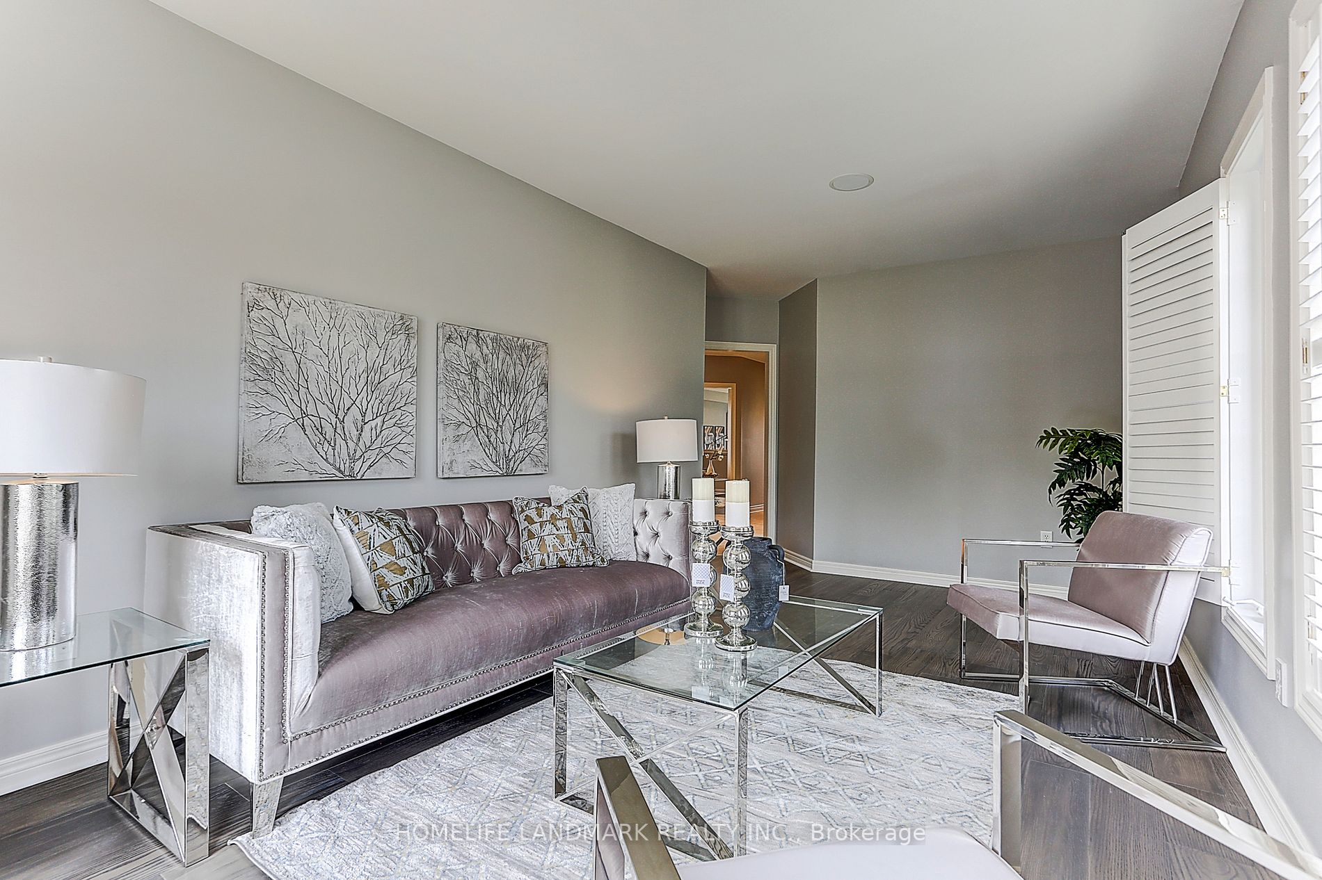 94 Desert View Crescent