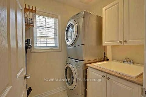 556 Foxcroft Blvd