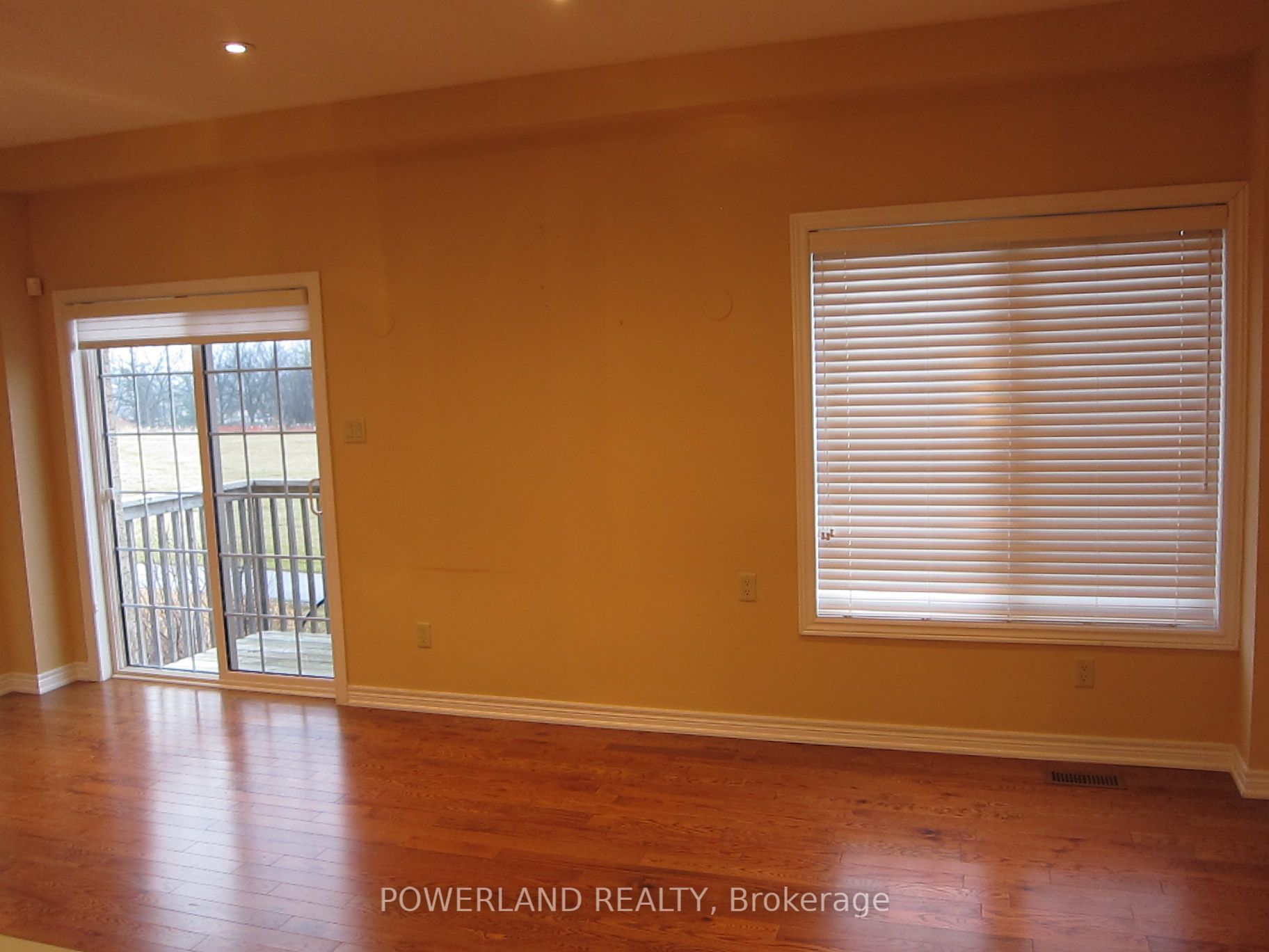 556 Foxcroft Blvd