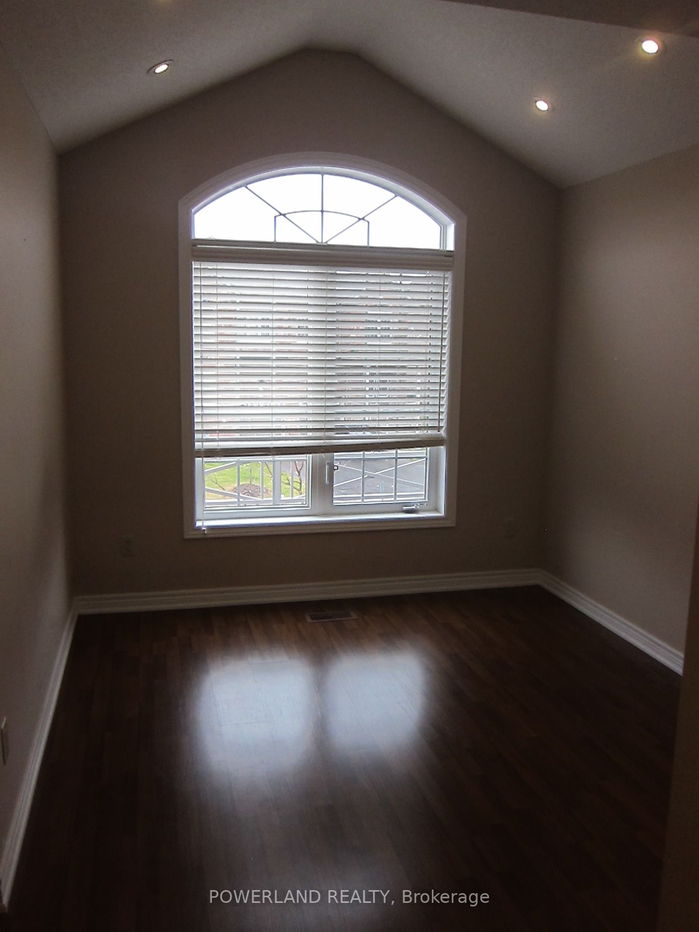 556 Foxcroft Blvd