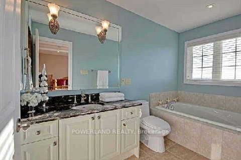 556 Foxcroft Blvd