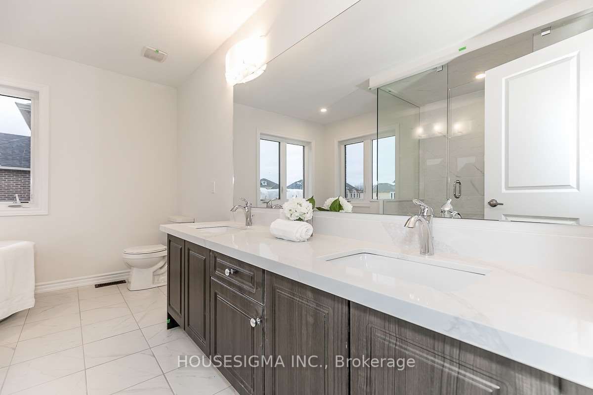 121 Ferragine Cres