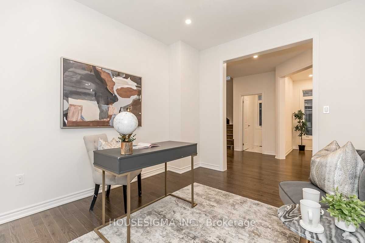 121 Ferragine Cres