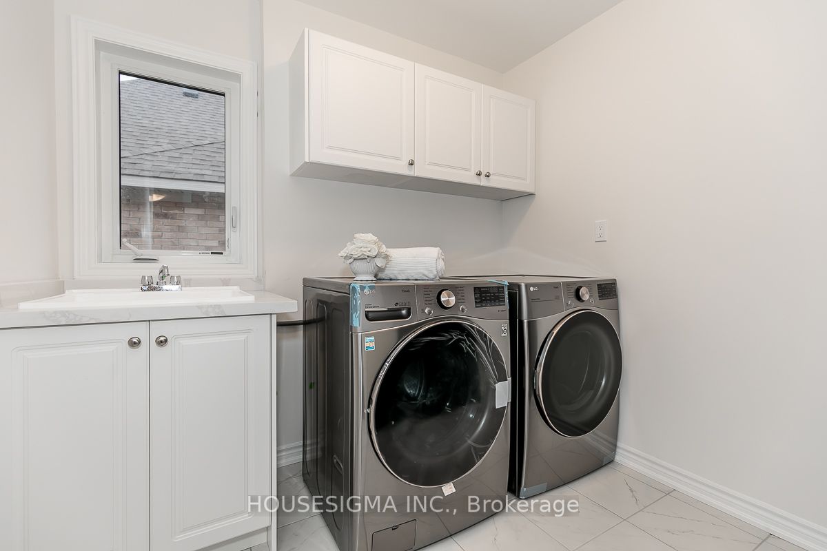 121 Ferragine Cres