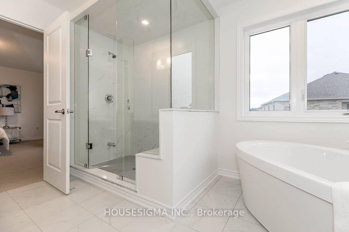 121 Ferragine Cres