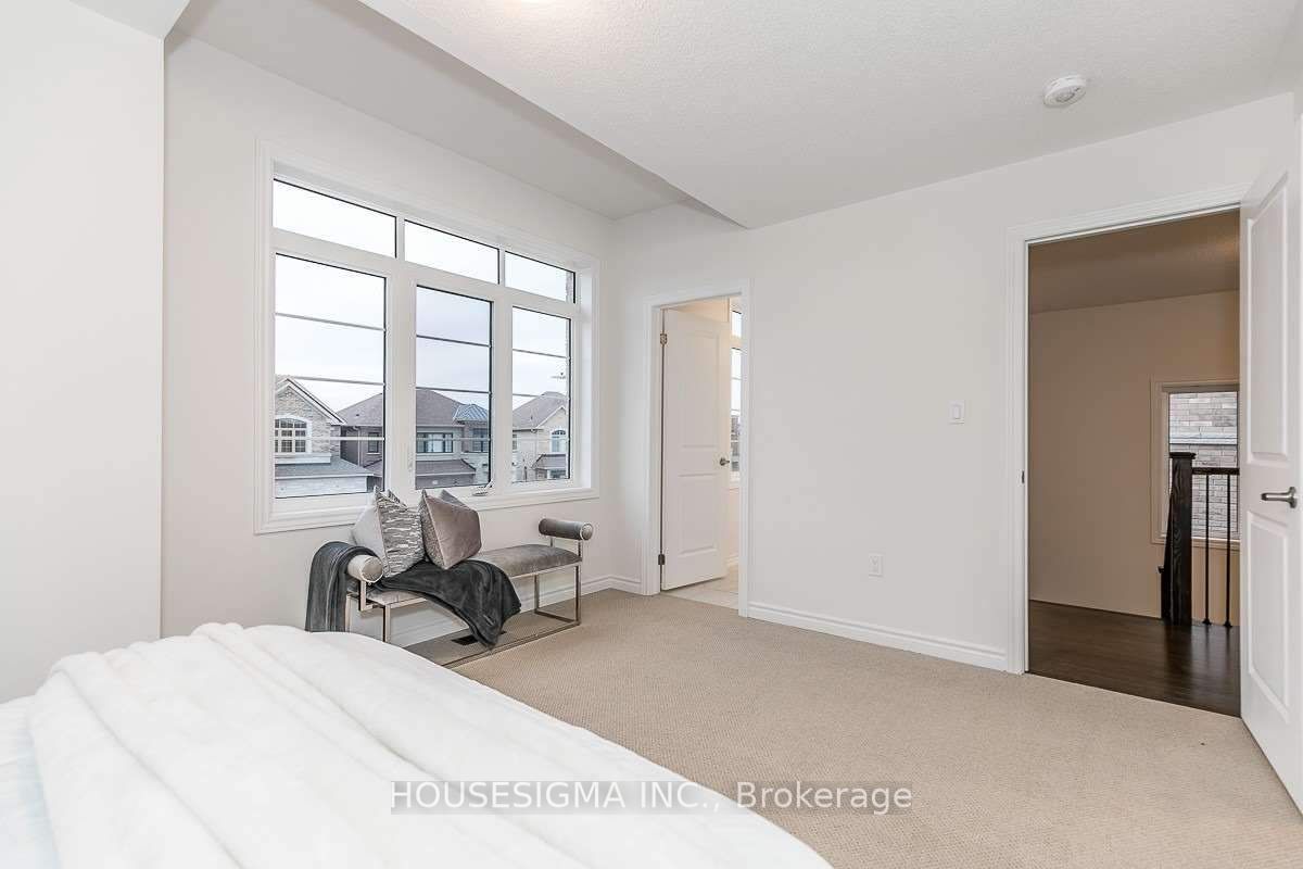 121 Ferragine Cres
