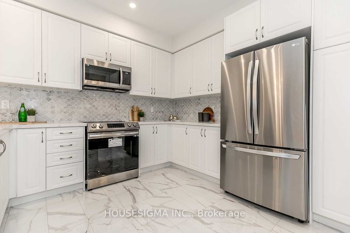 121 Ferragine Cres