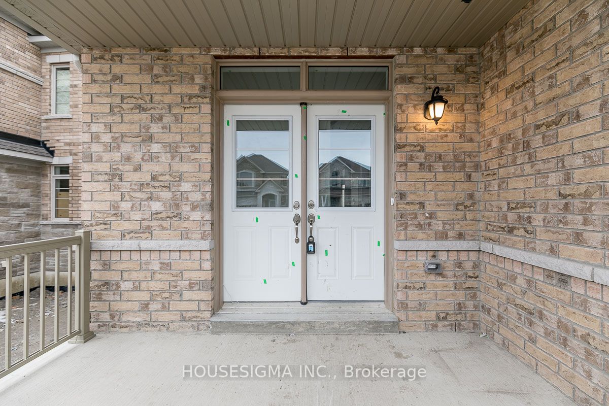 121 Ferragine Cres