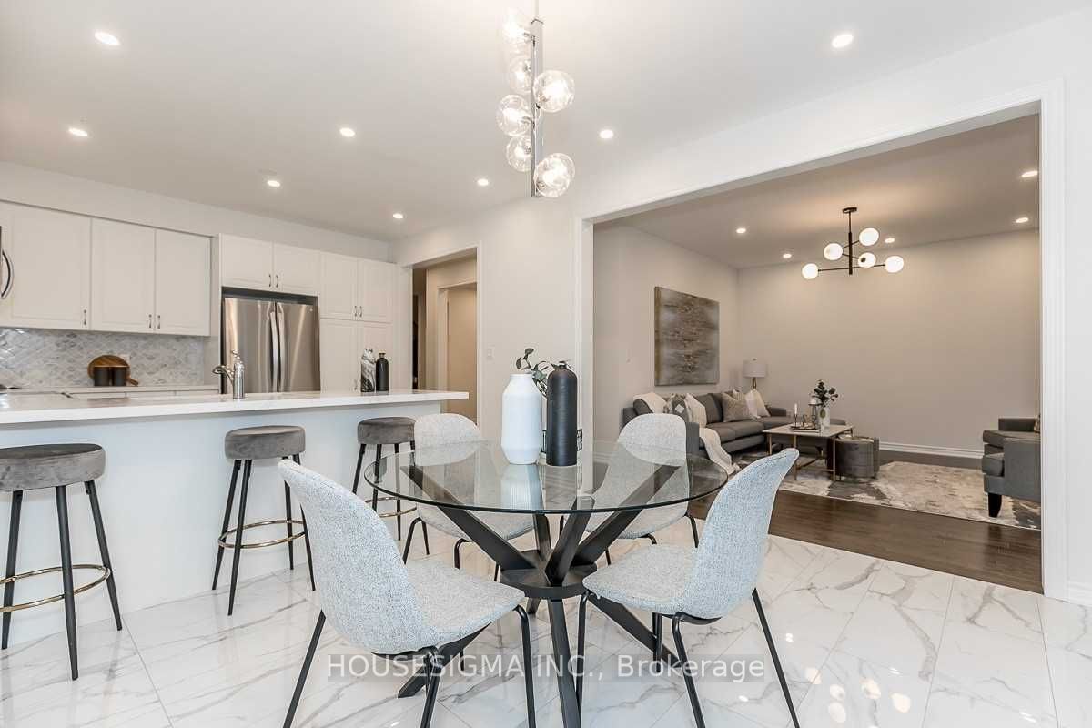 121 Ferragine Cres