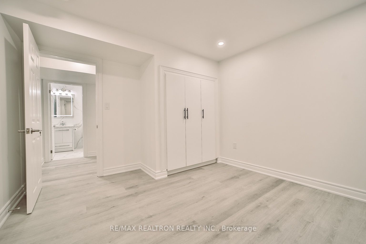 221 Embassy Dr, #Bsmt #b