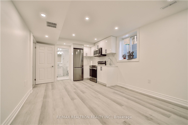 221 Embassy Dr, Vaughan