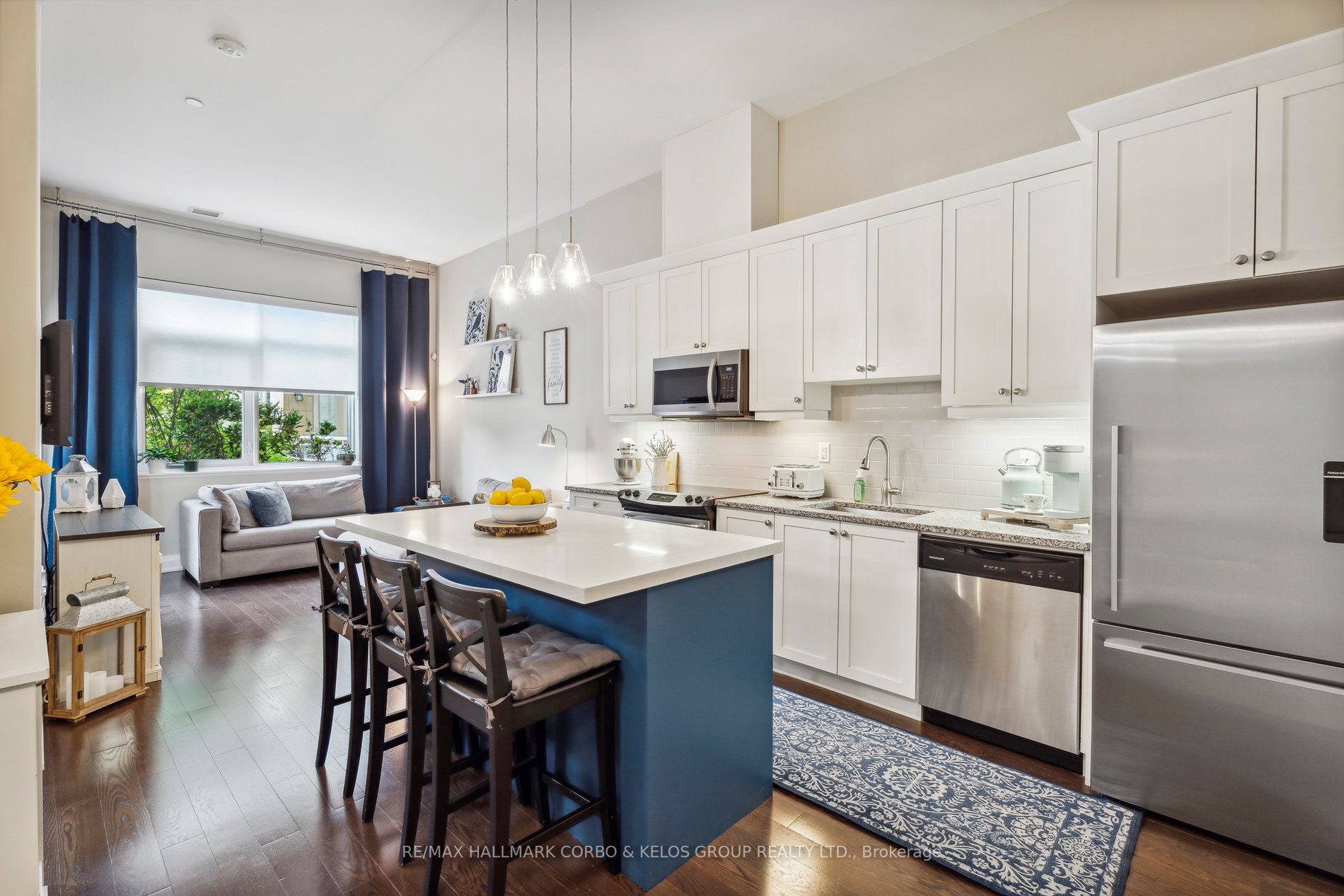 15277 Yonge Street, #201