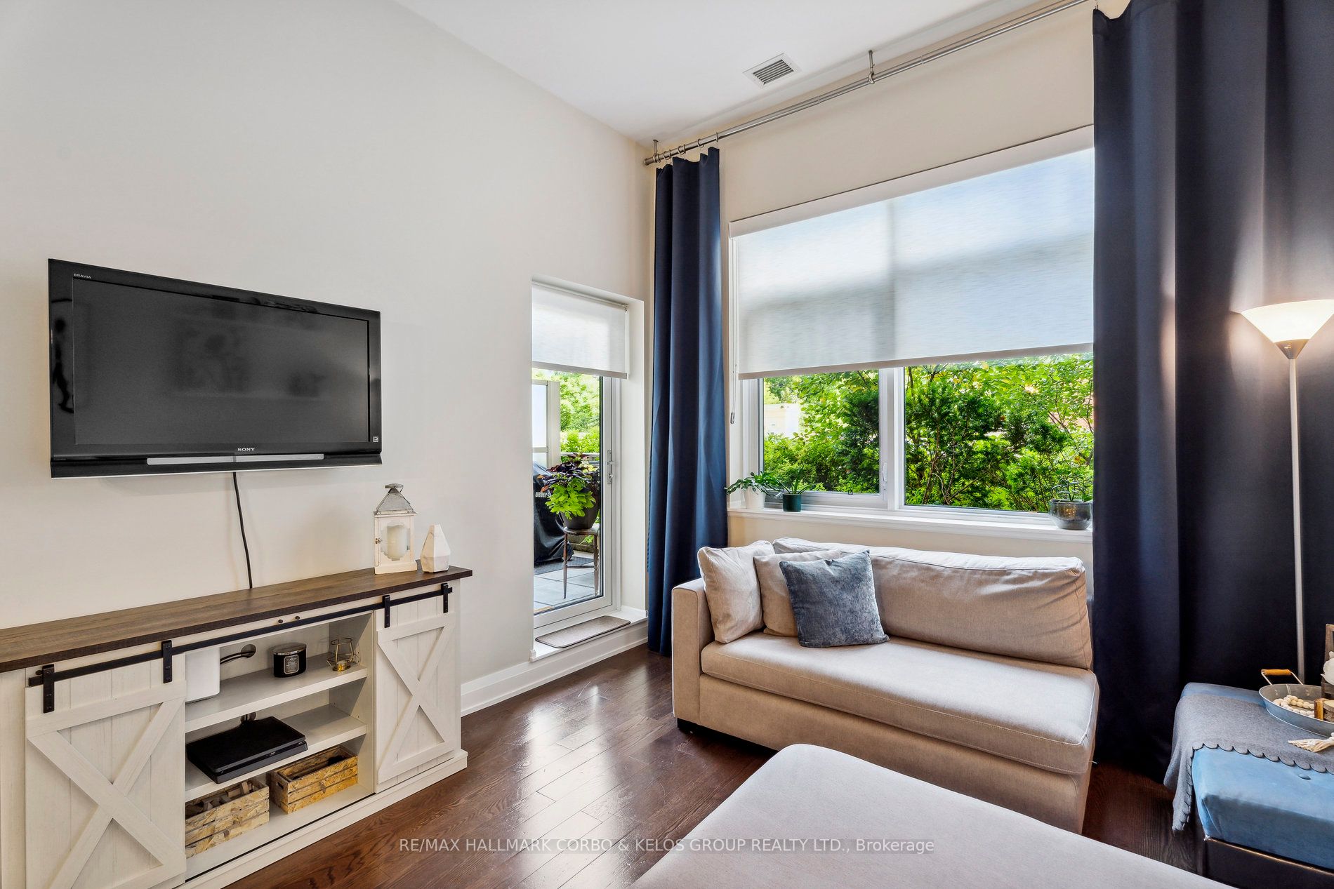 15277 Yonge Street, #201