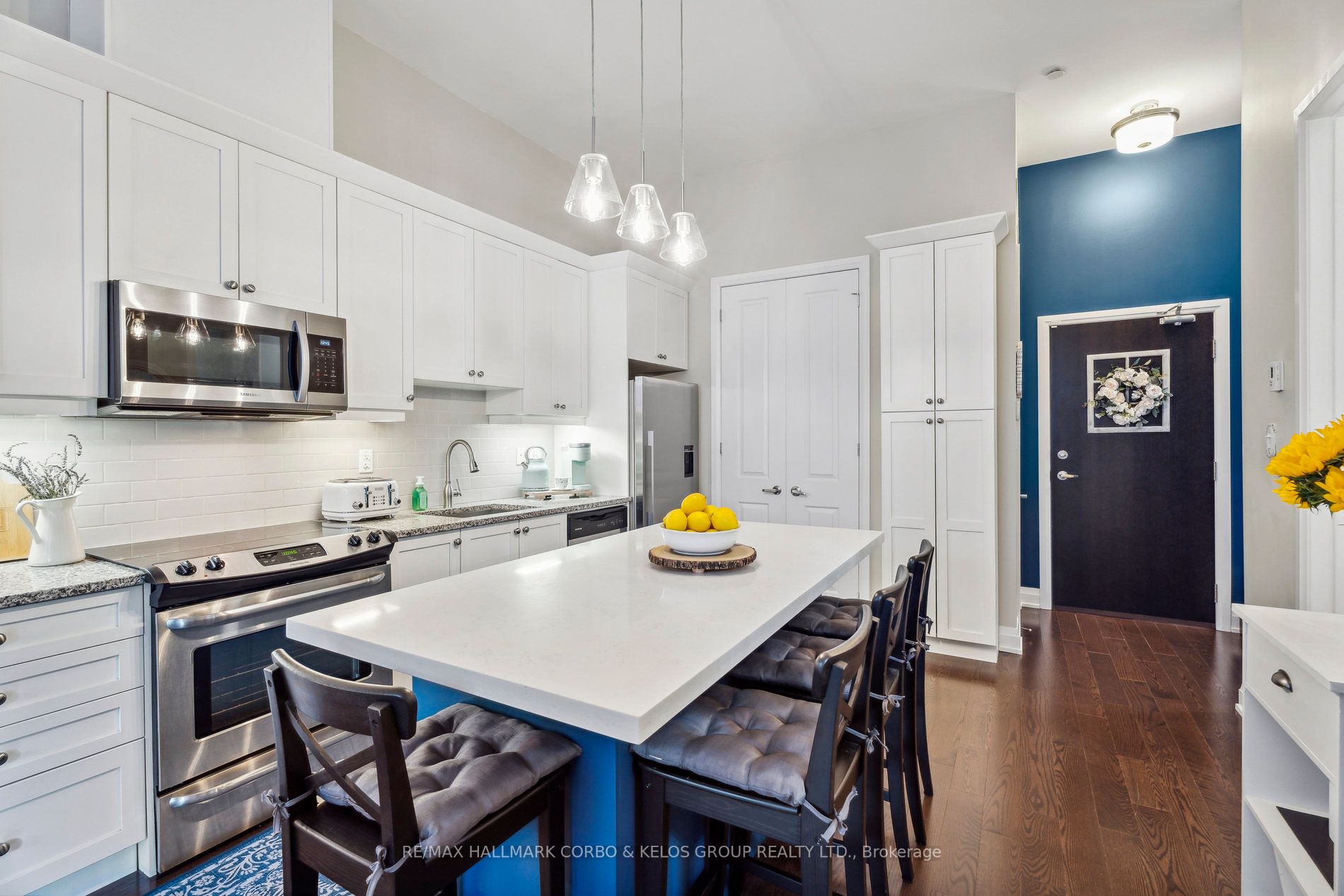 15277 Yonge Street, #201