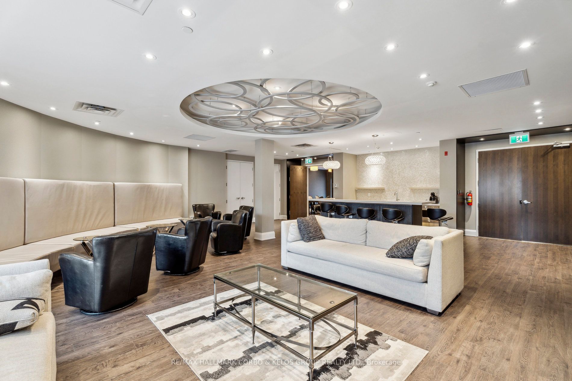 15277 Yonge Street, #201