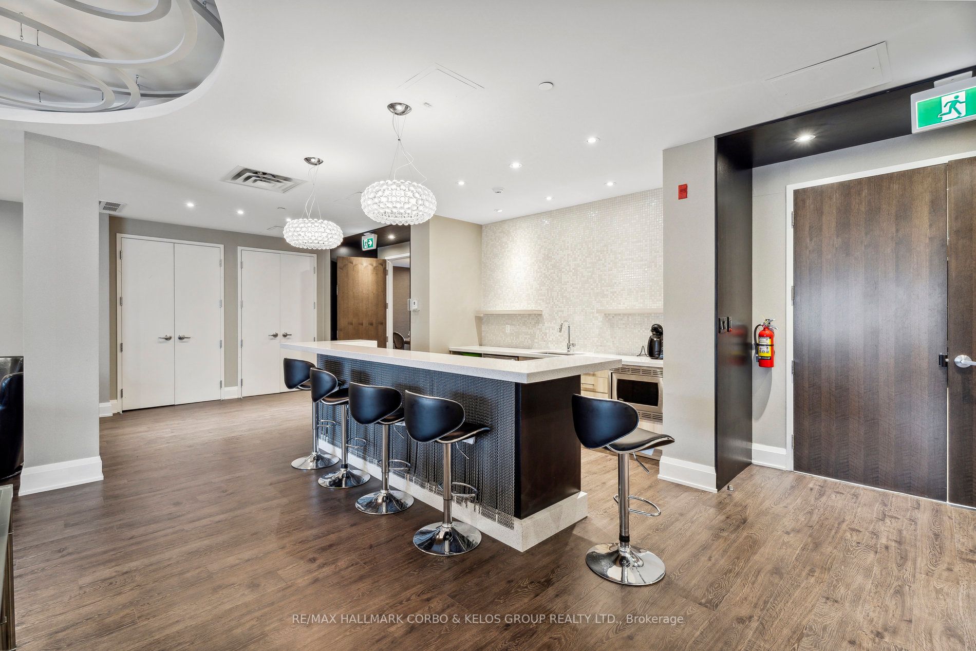 15277 Yonge Street, #201