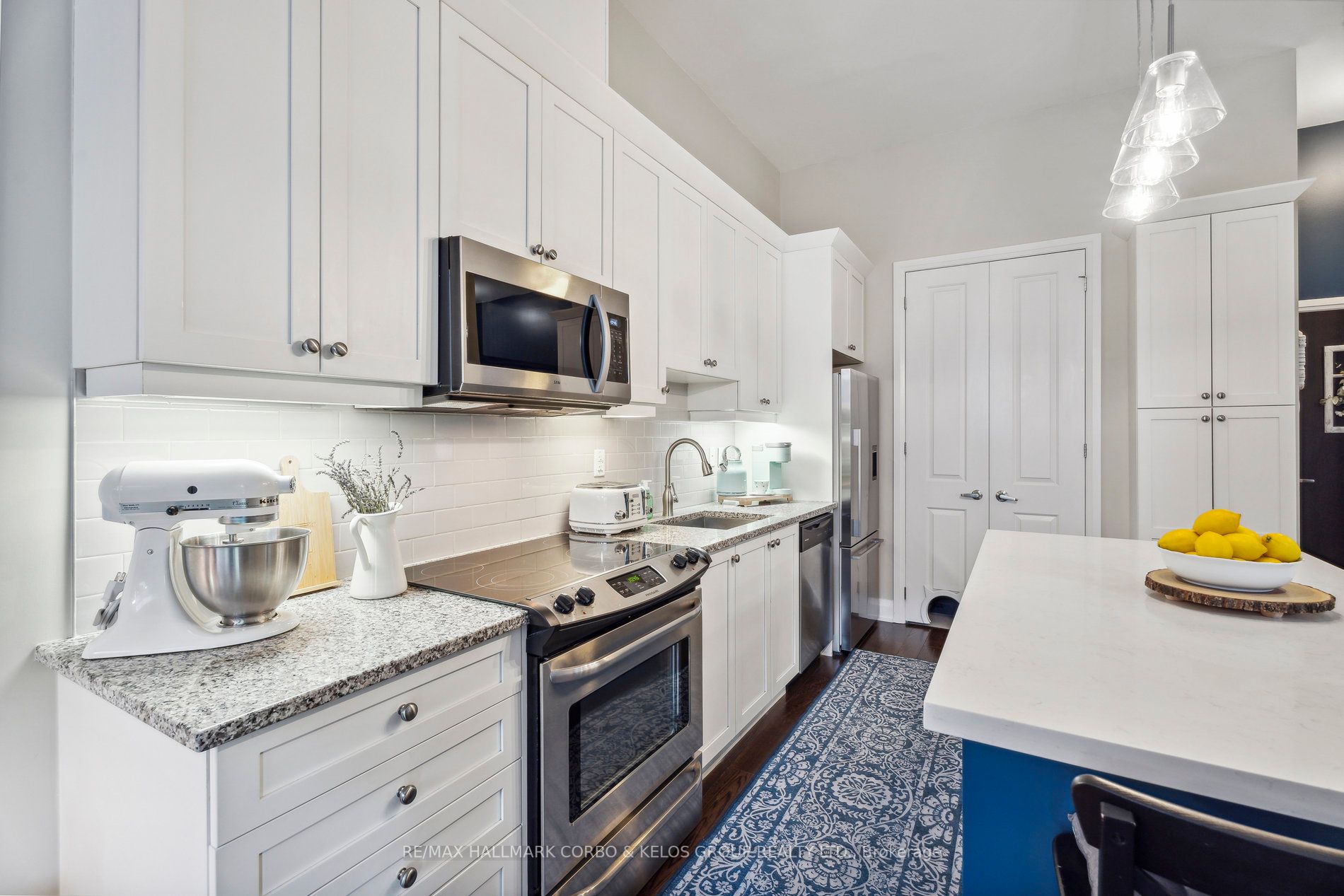 15277 Yonge Street, #201