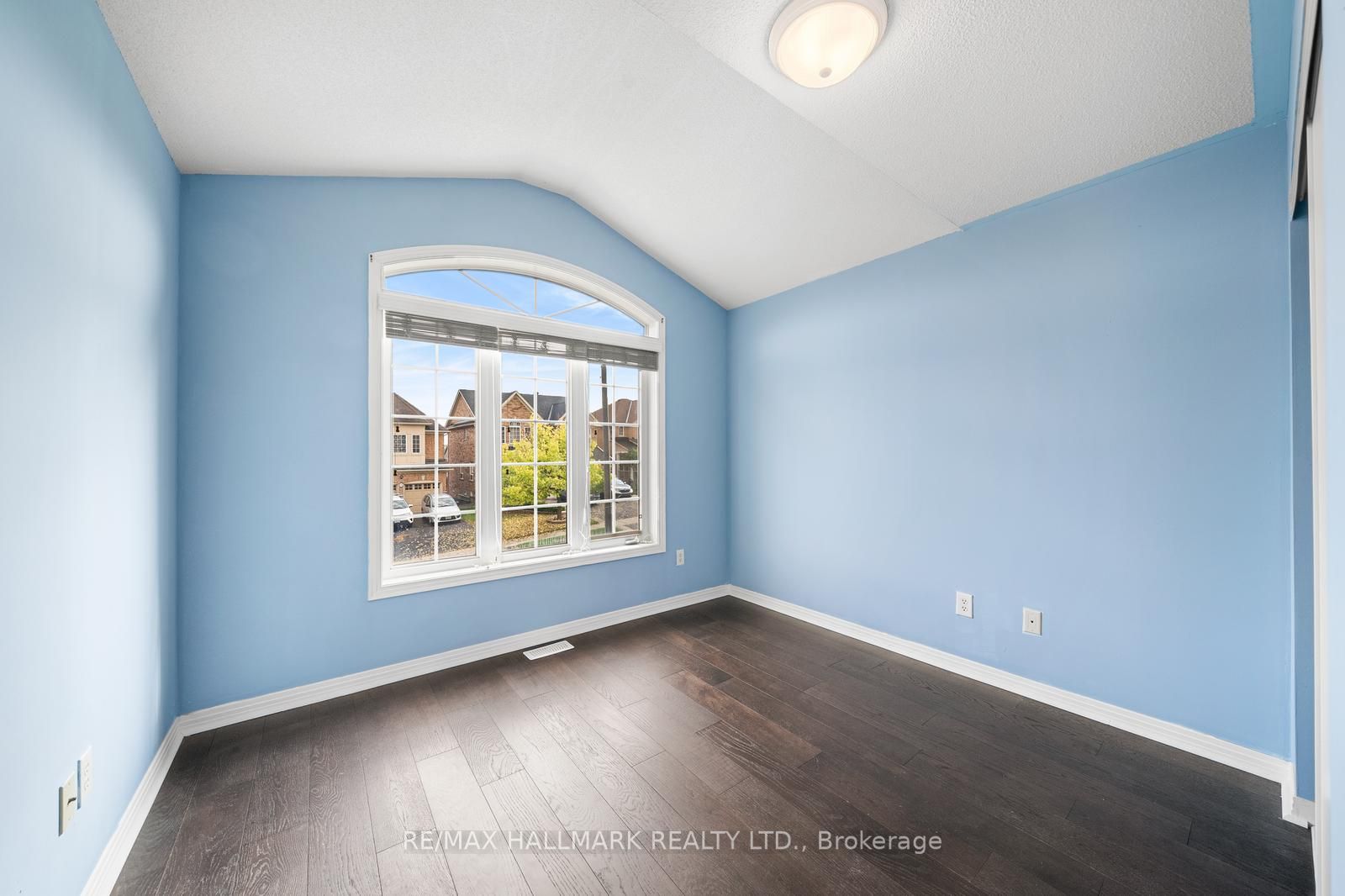 327 Dowson Loop