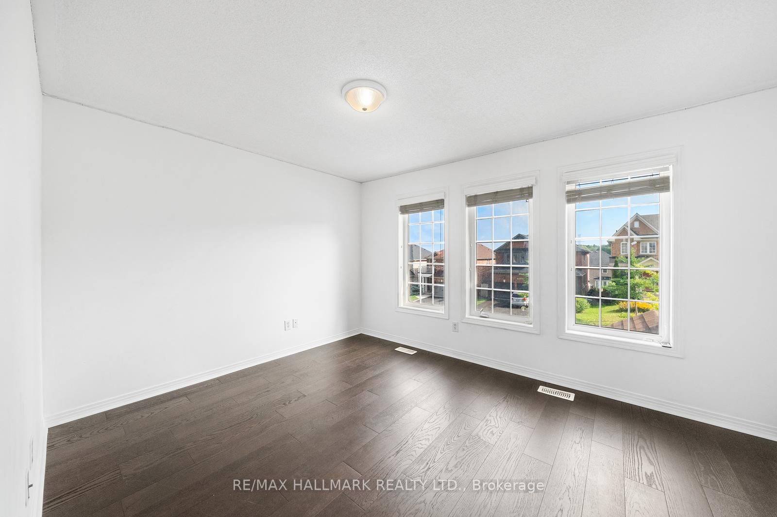 327 Dowson Loop