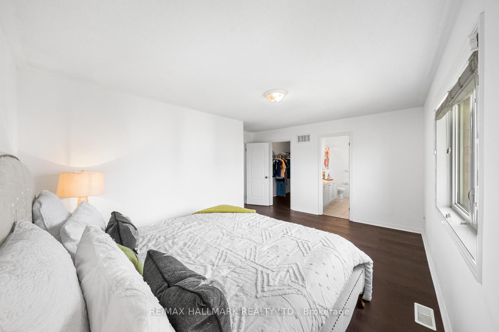 327 Dowson Loop