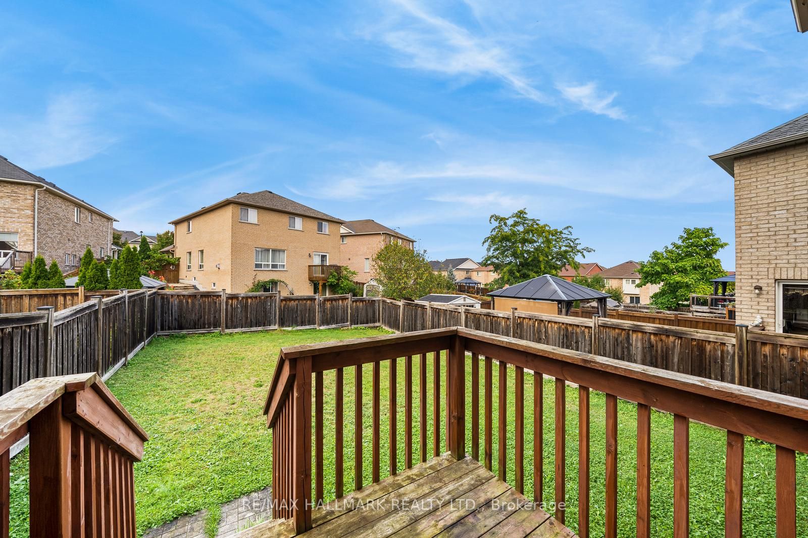 327 Dowson Loop