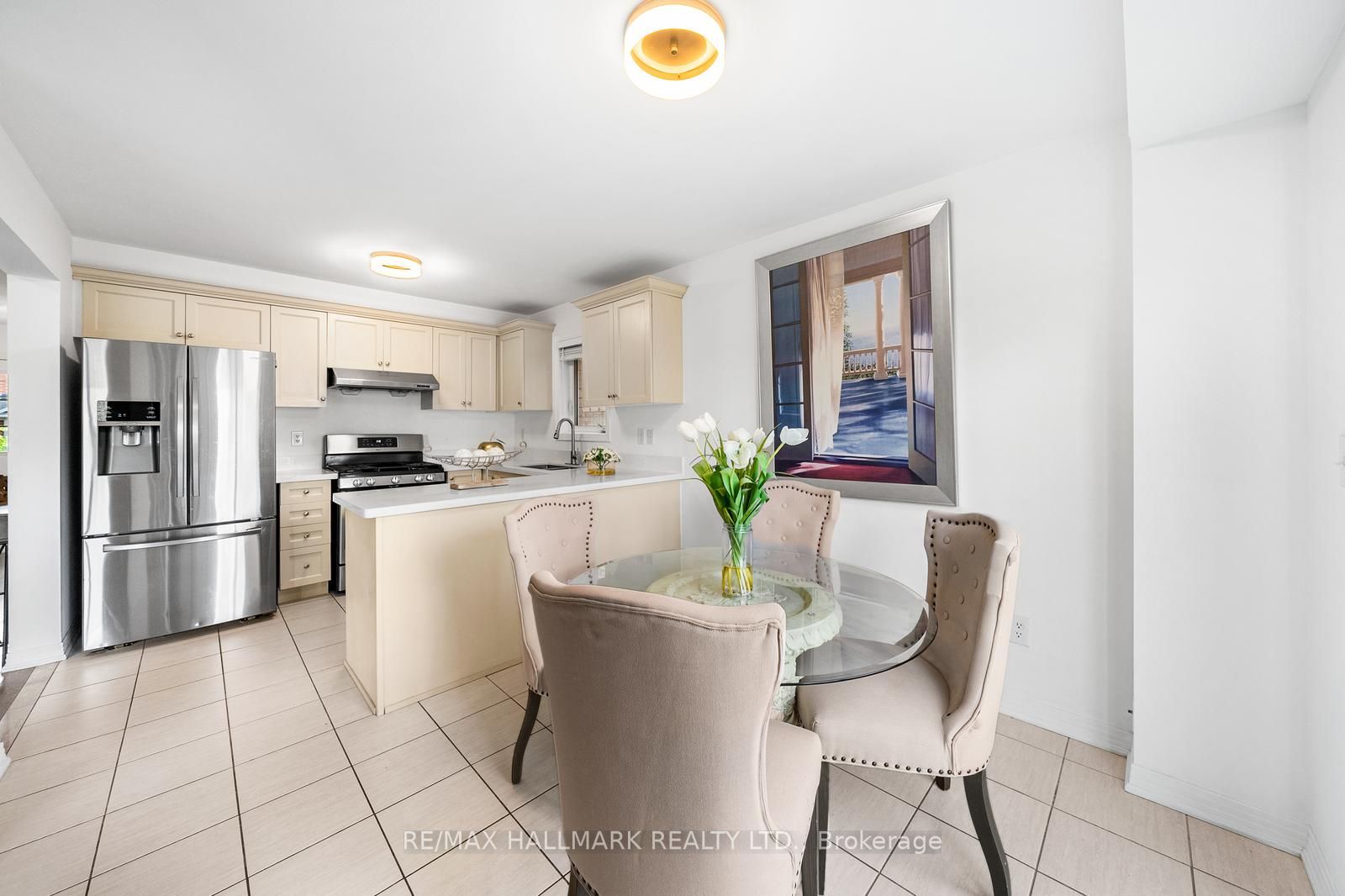 327 Dowson Loop
