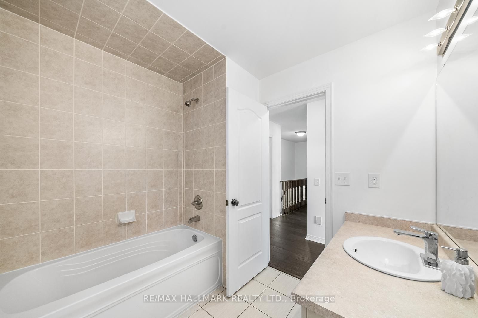 327 Dowson Loop