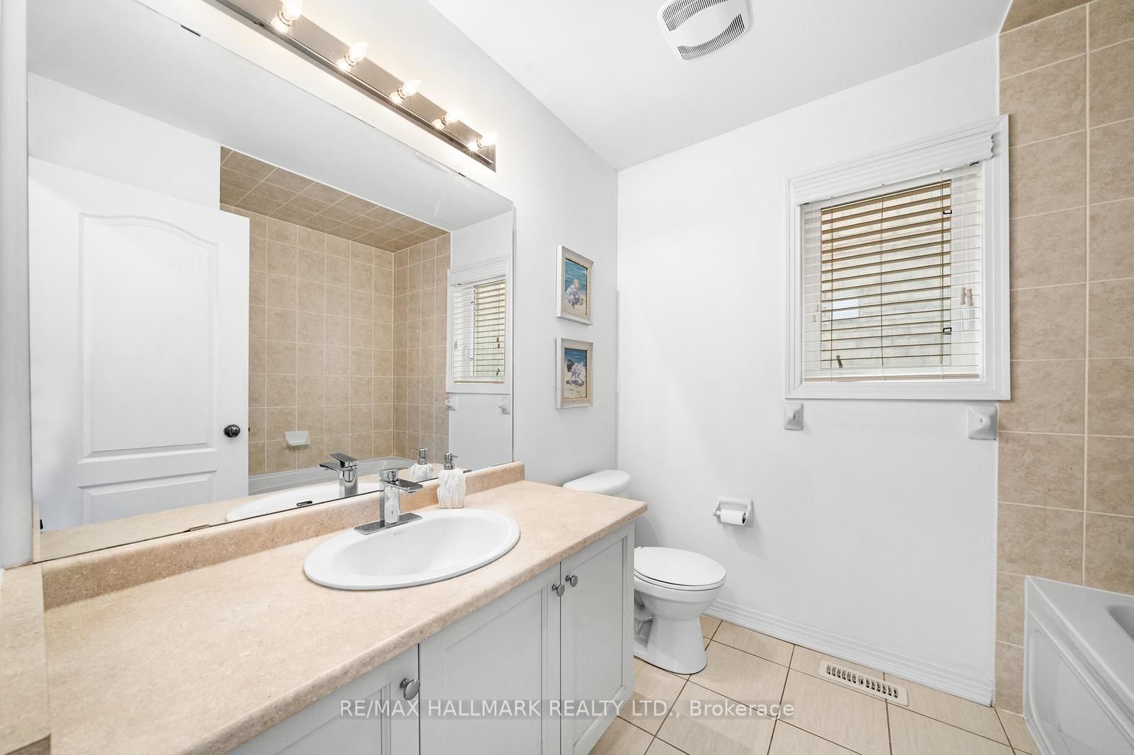 327 Dowson Loop