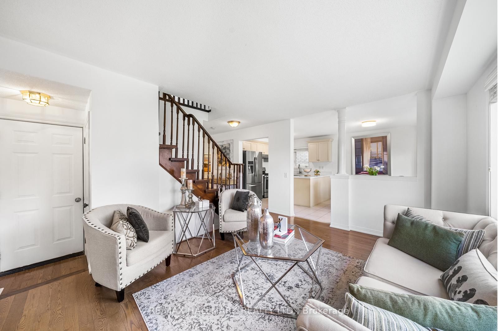327 Dowson Loop