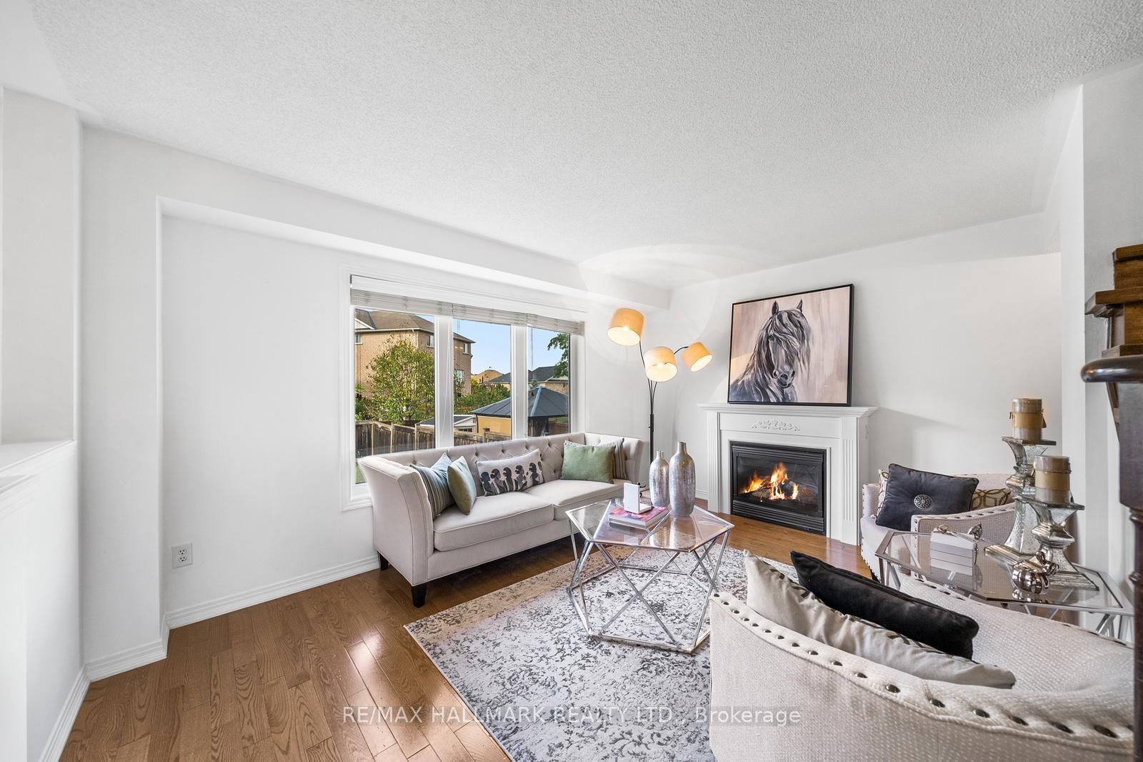 327 Dowson Loop