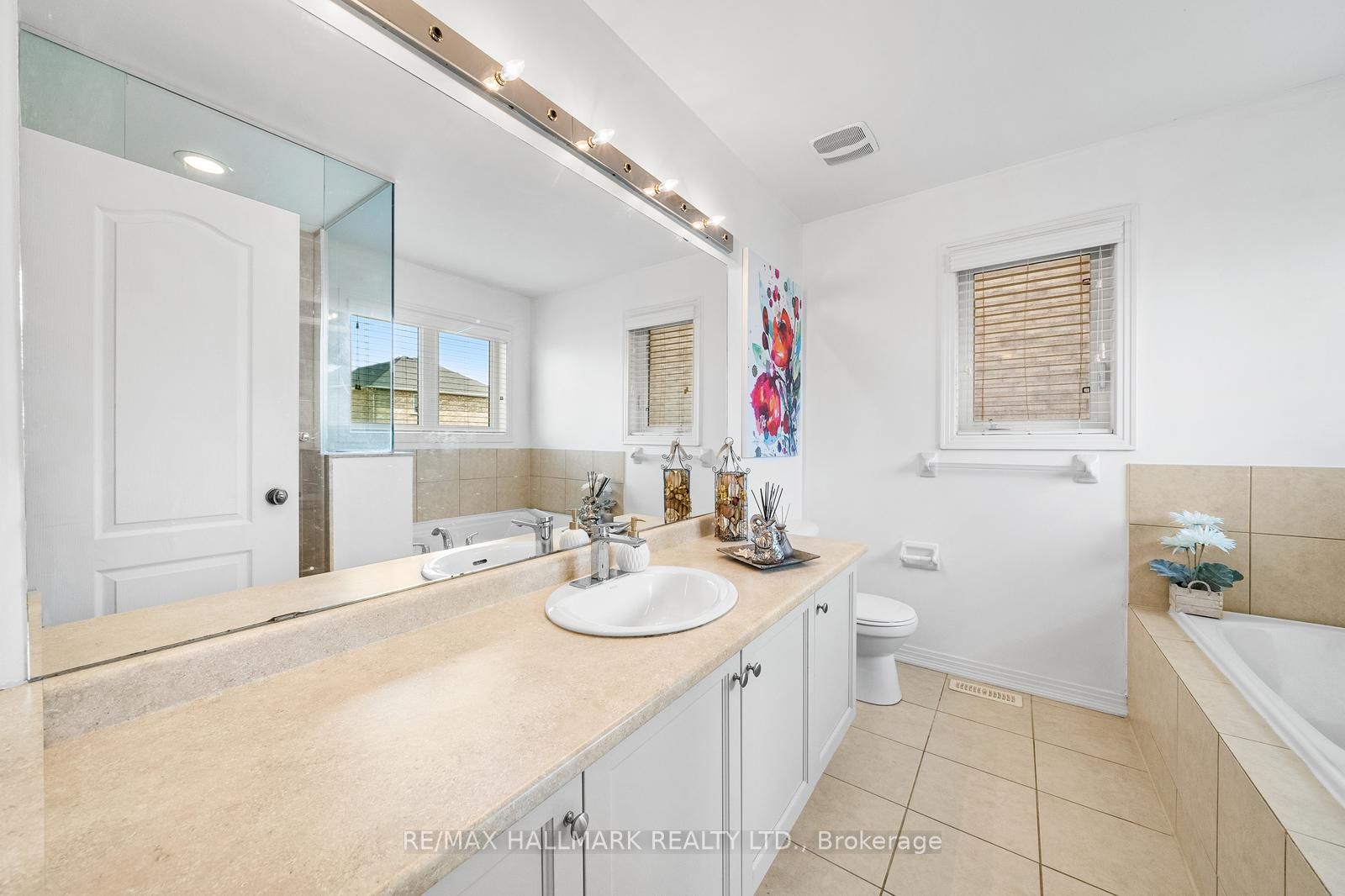327 Dowson Loop