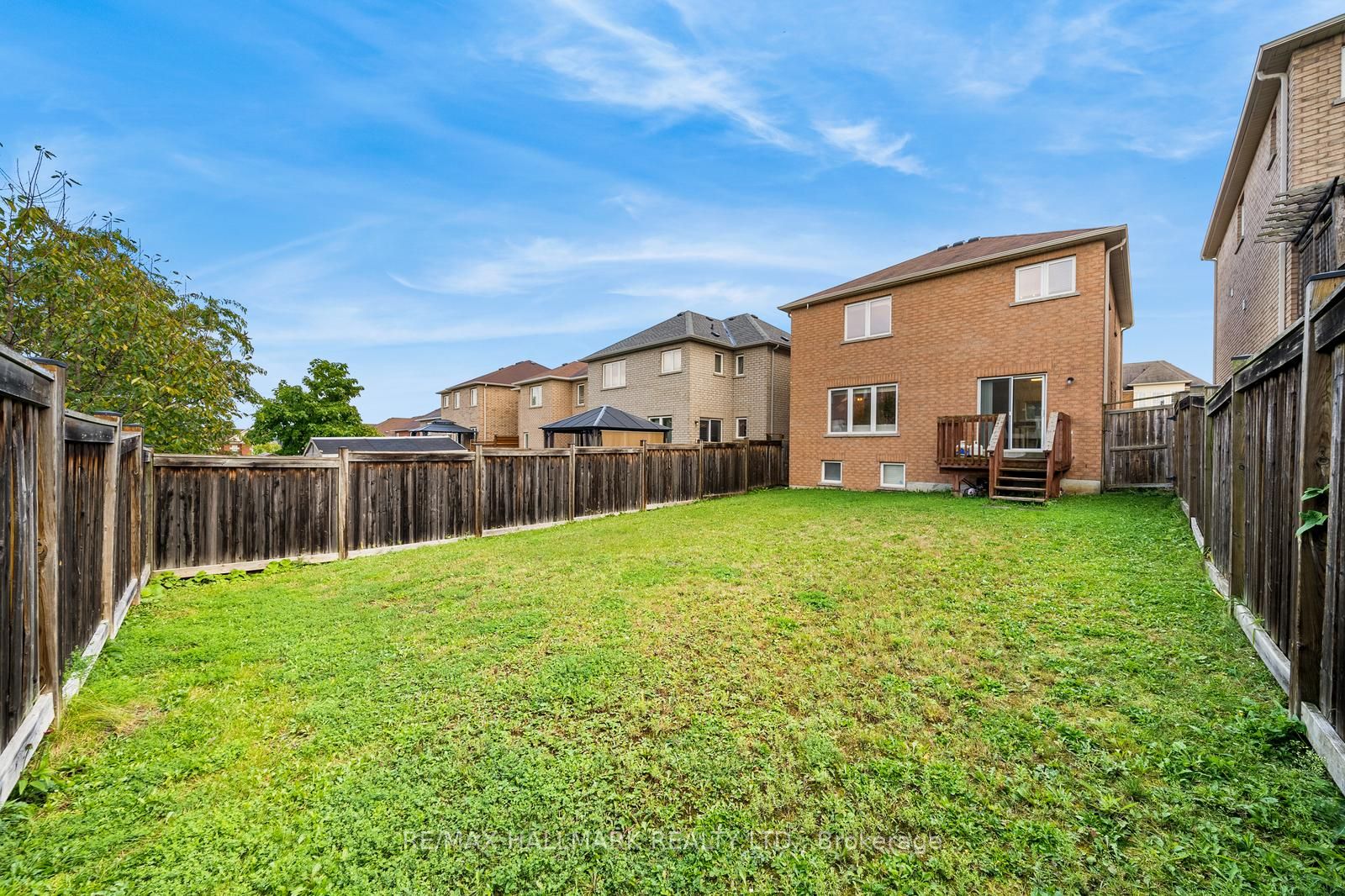 327 Dowson Loop