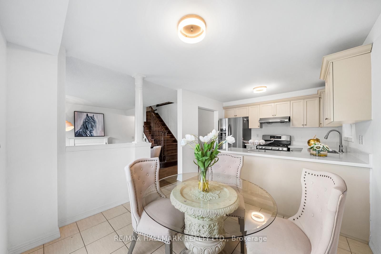327 Dowson Loop