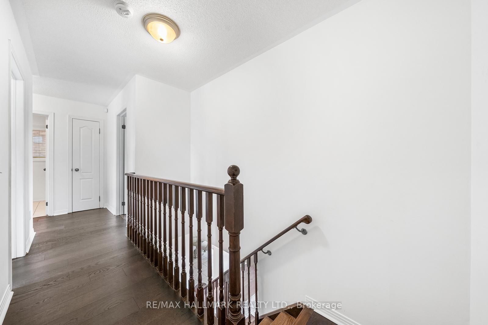 327 Dowson Loop
