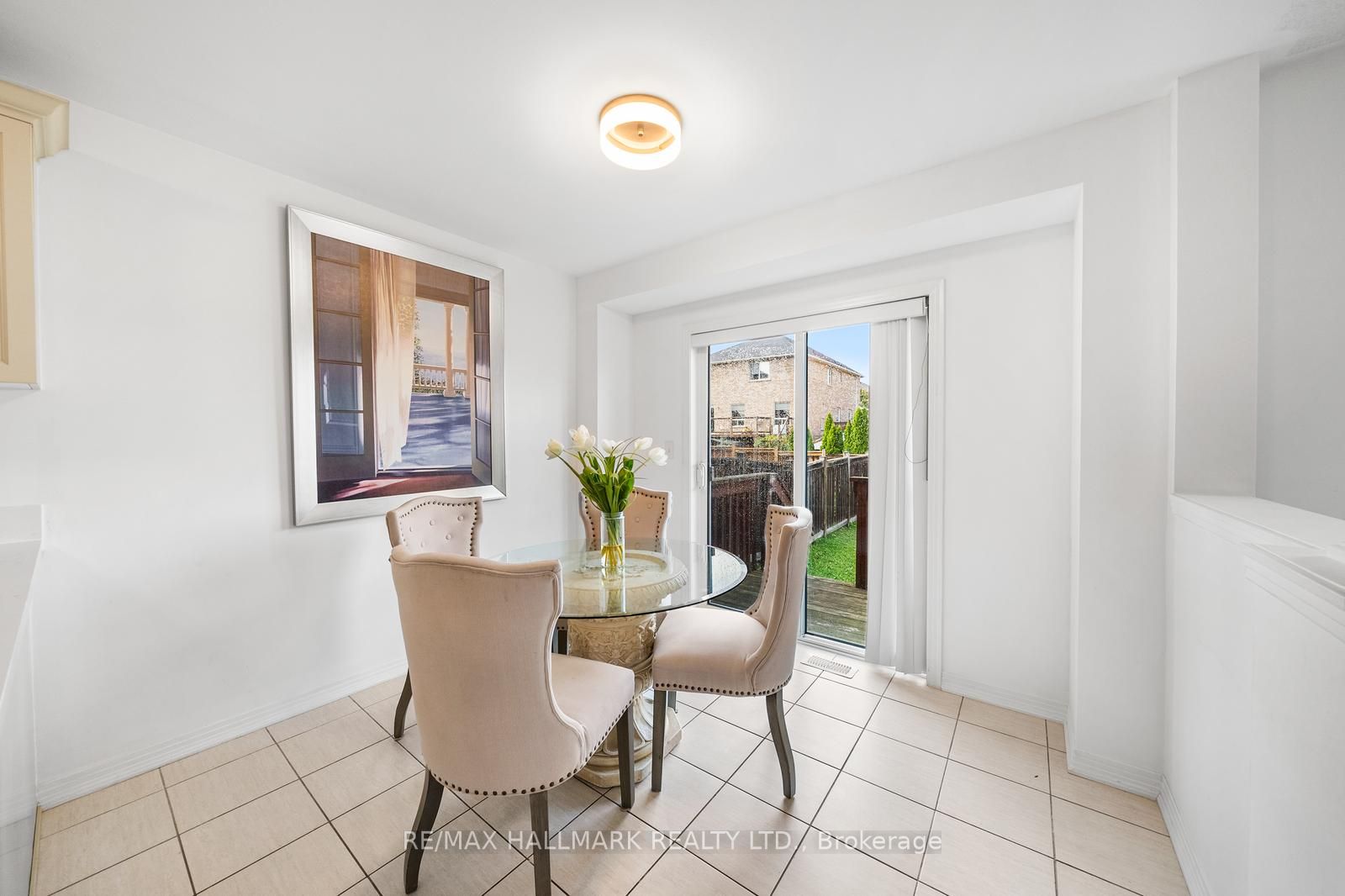 327 Dowson Loop