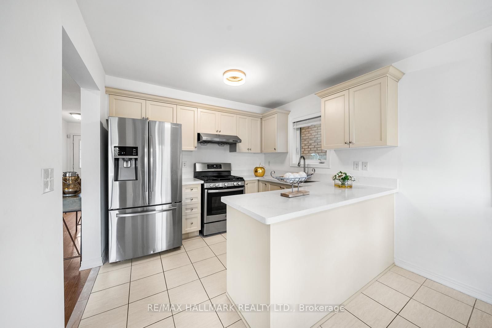 327 Dowson Loop