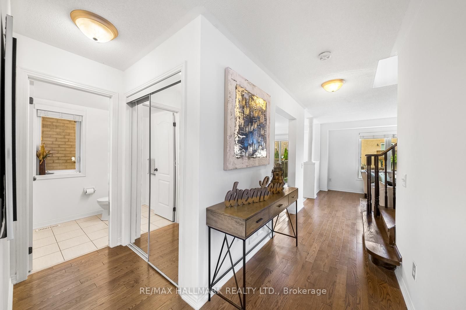 327 Dowson Loop