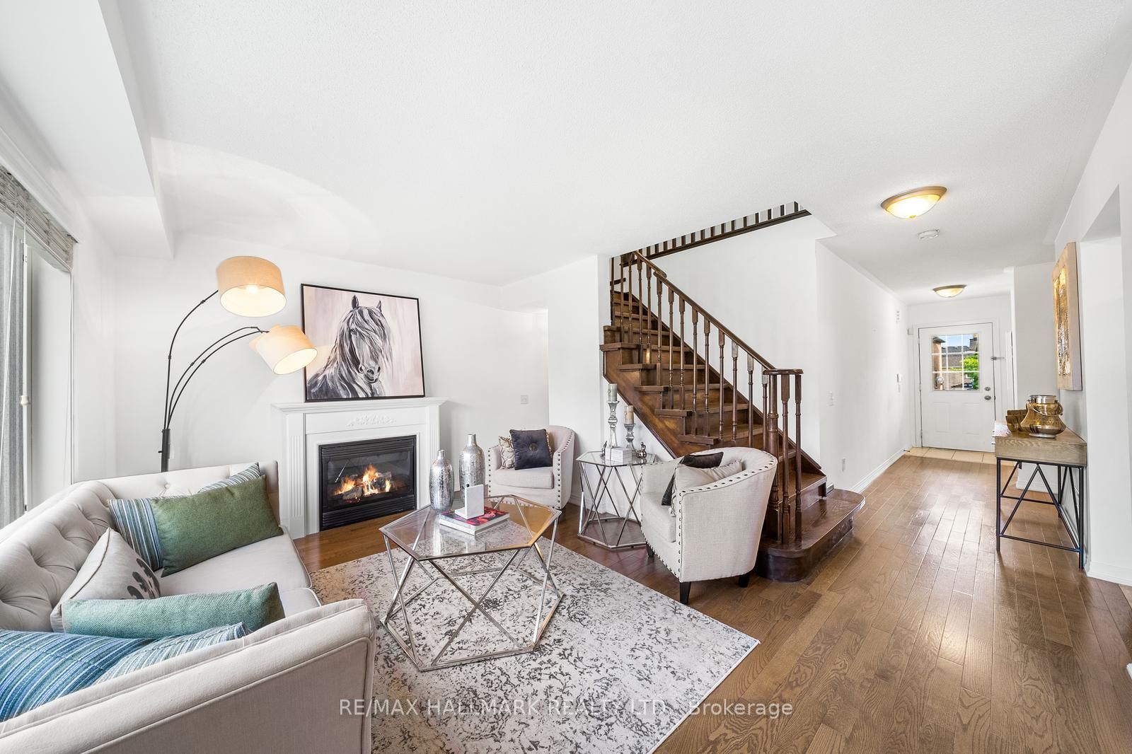 327 Dowson Loop