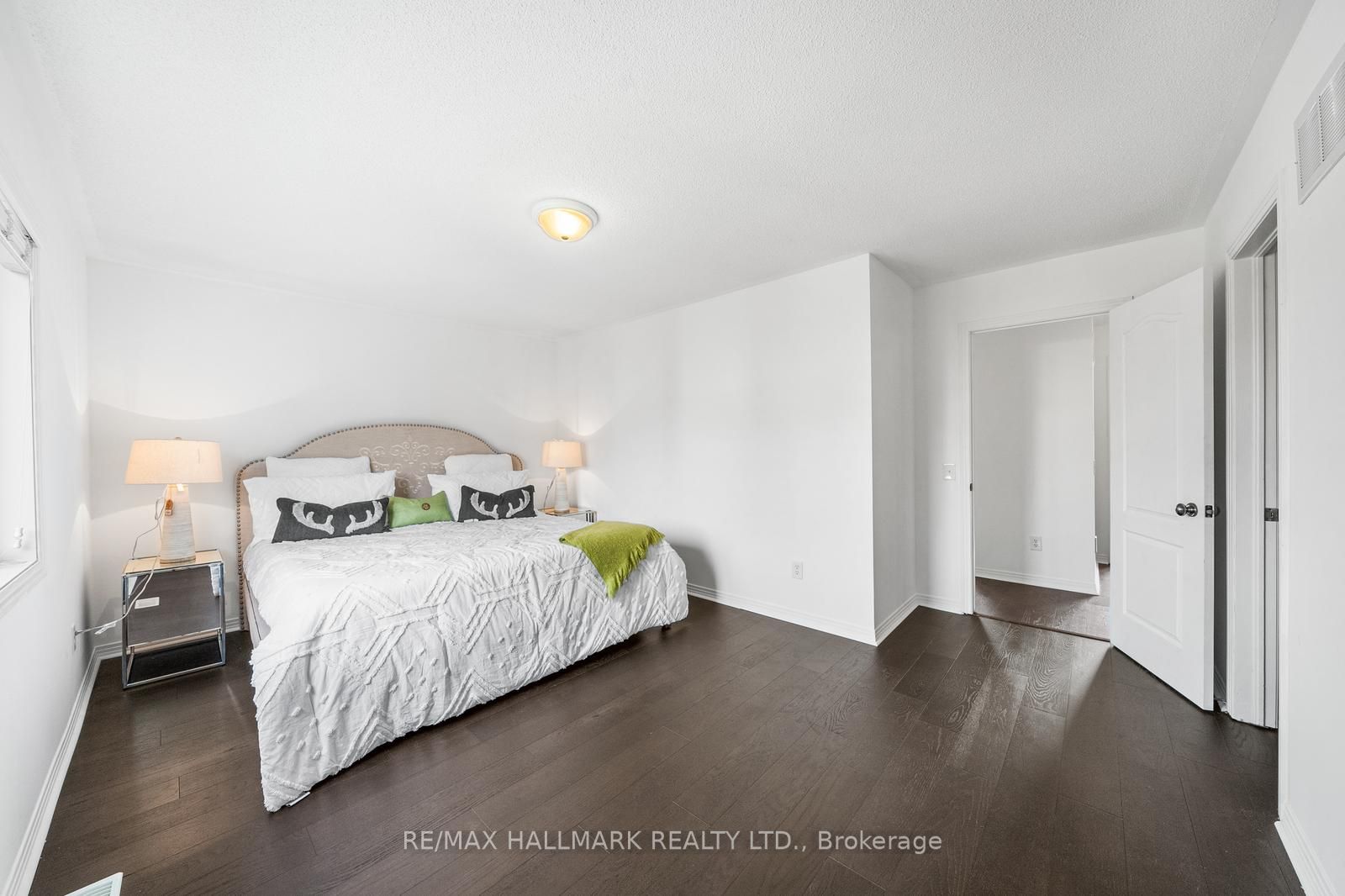 327 Dowson Loop