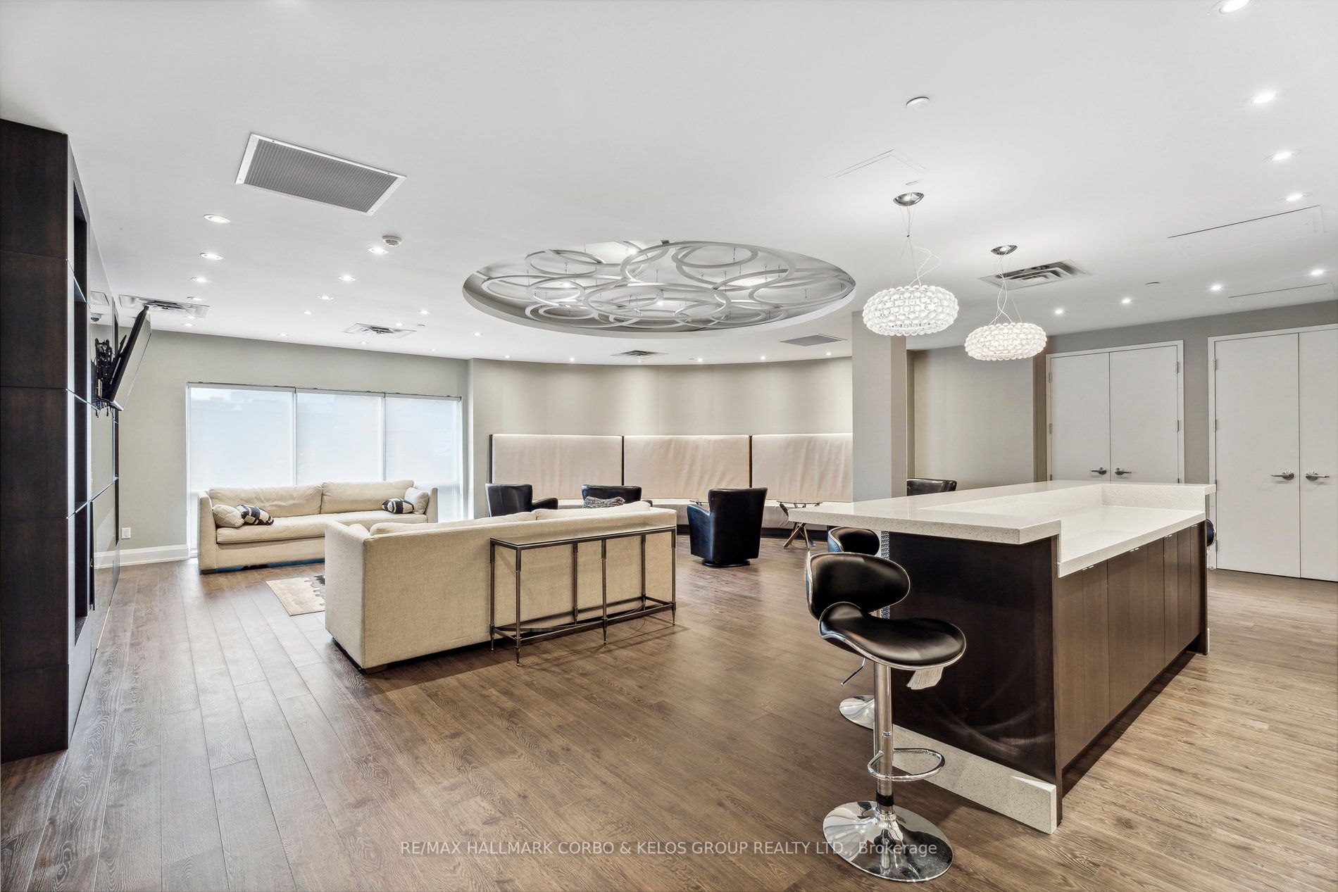 15277 Yonge Street, #201