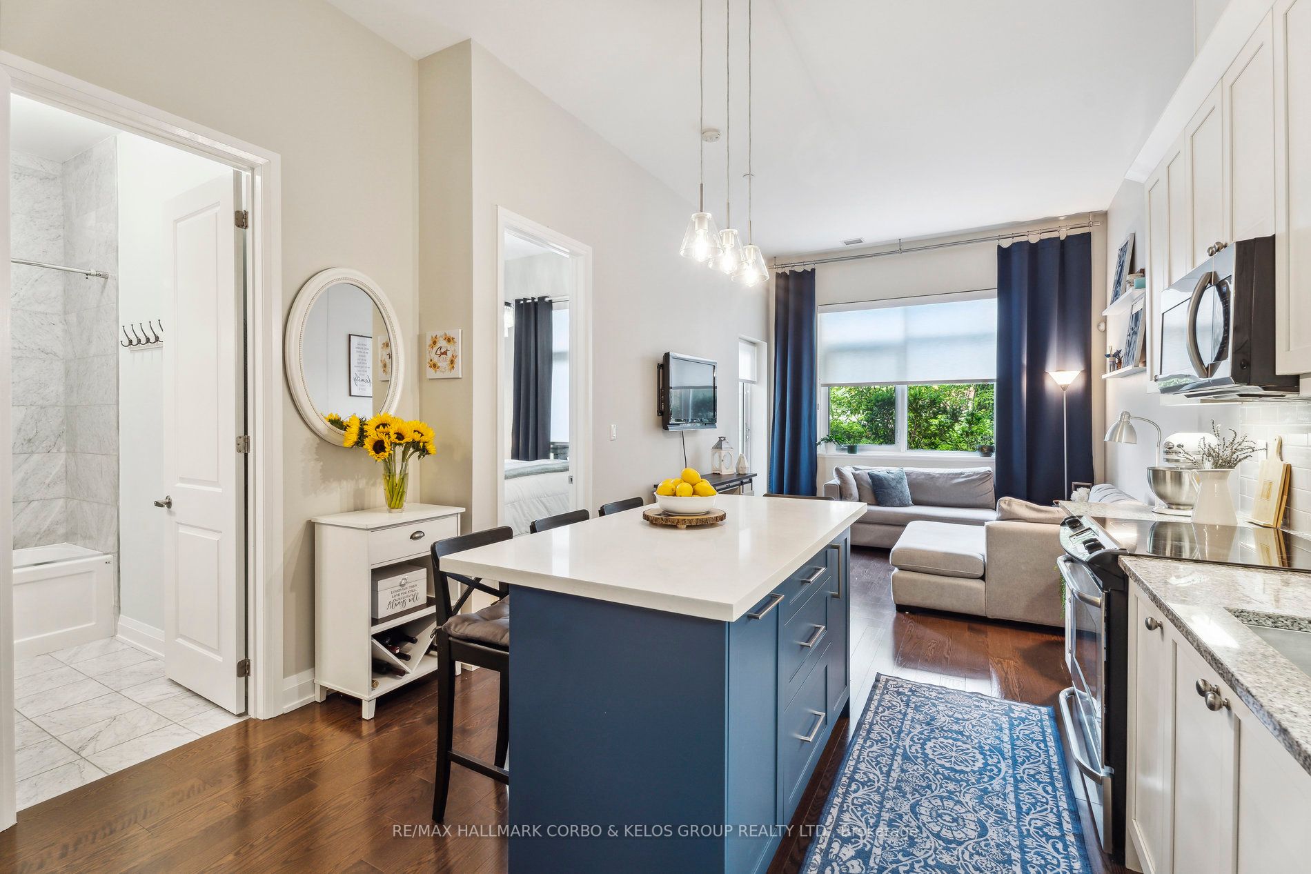 15277 Yonge Street, #201
