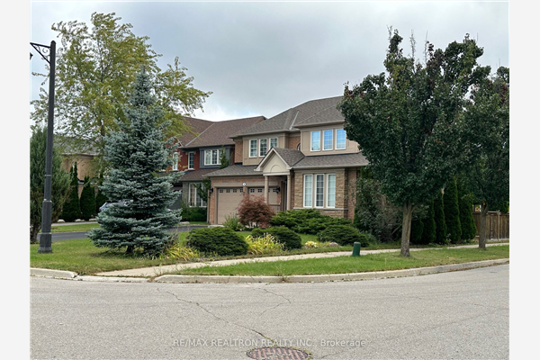 3 Lisa Brown Crt, Richmond Hill
