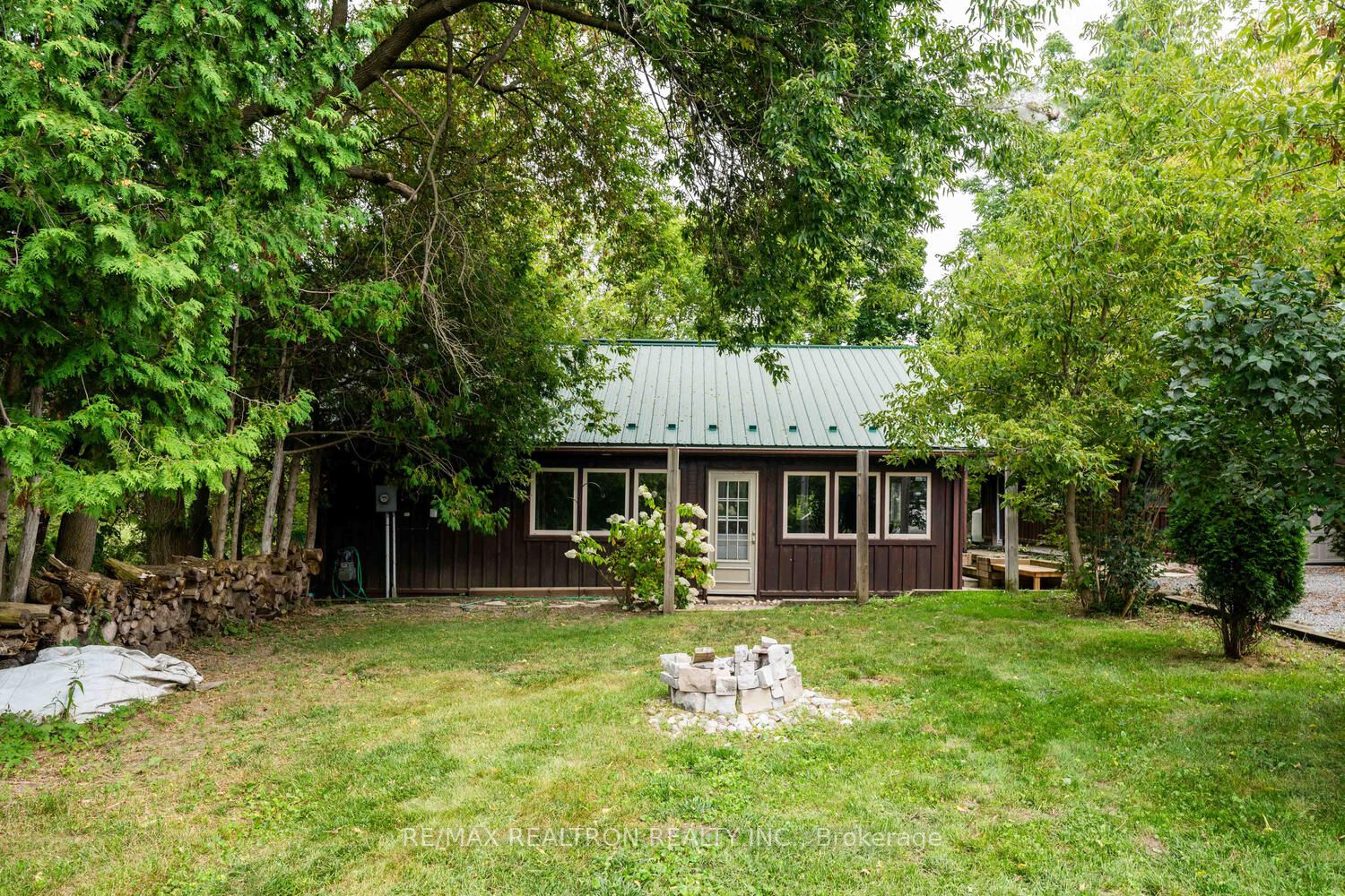 11 Churchill Dr S