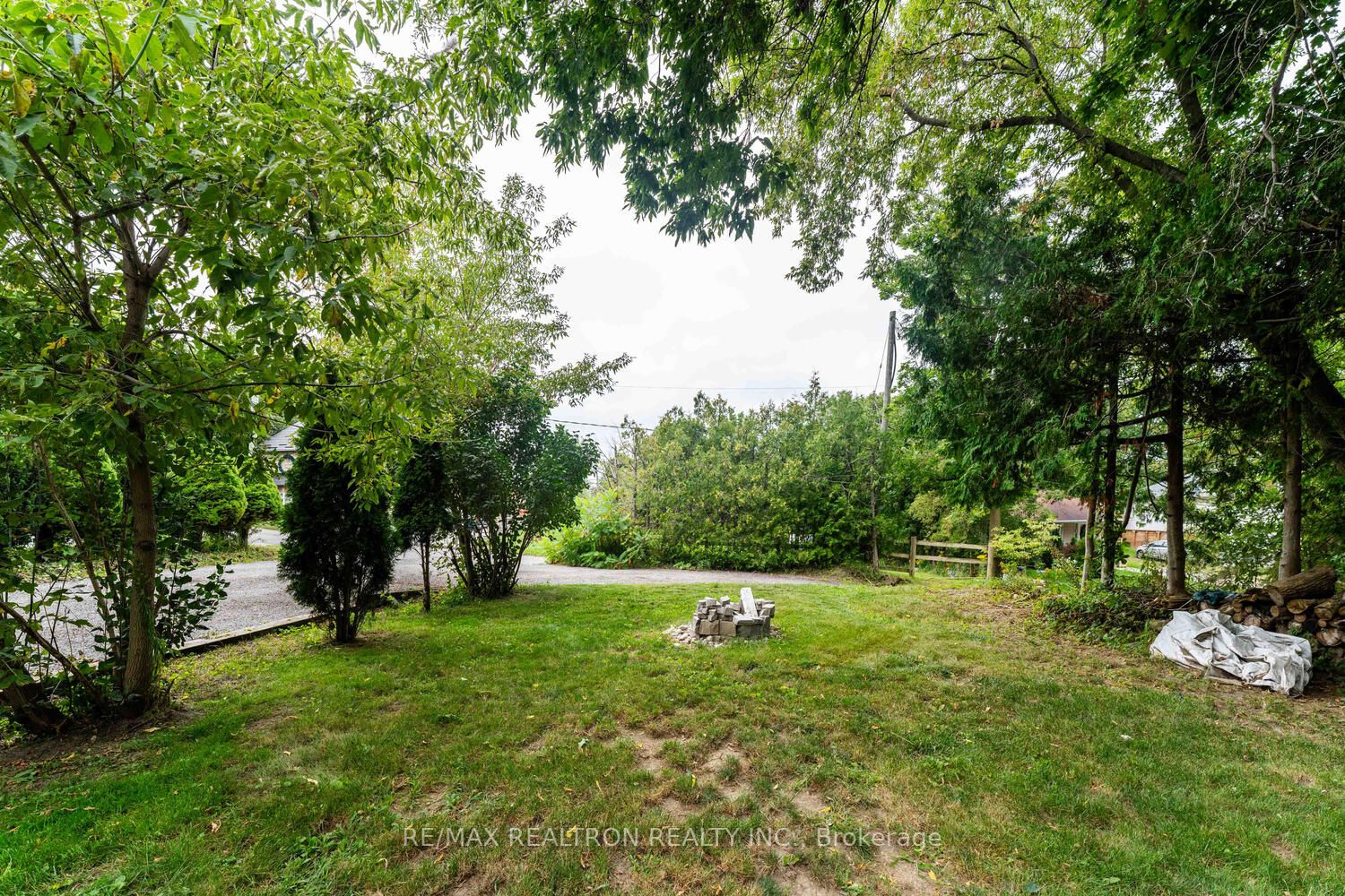 11 Churchill Dr S