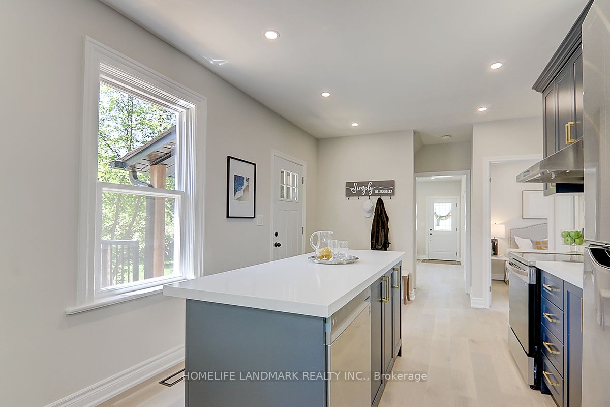 22 Duchess St