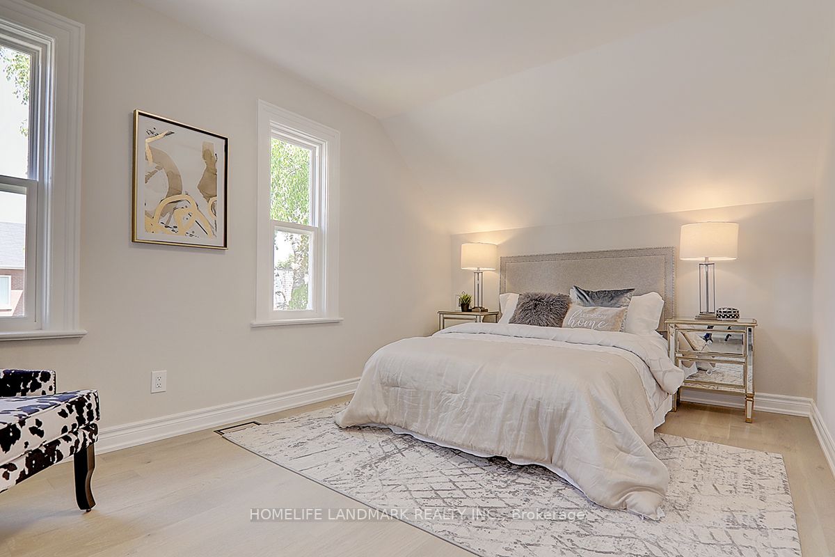 22 Duchess St